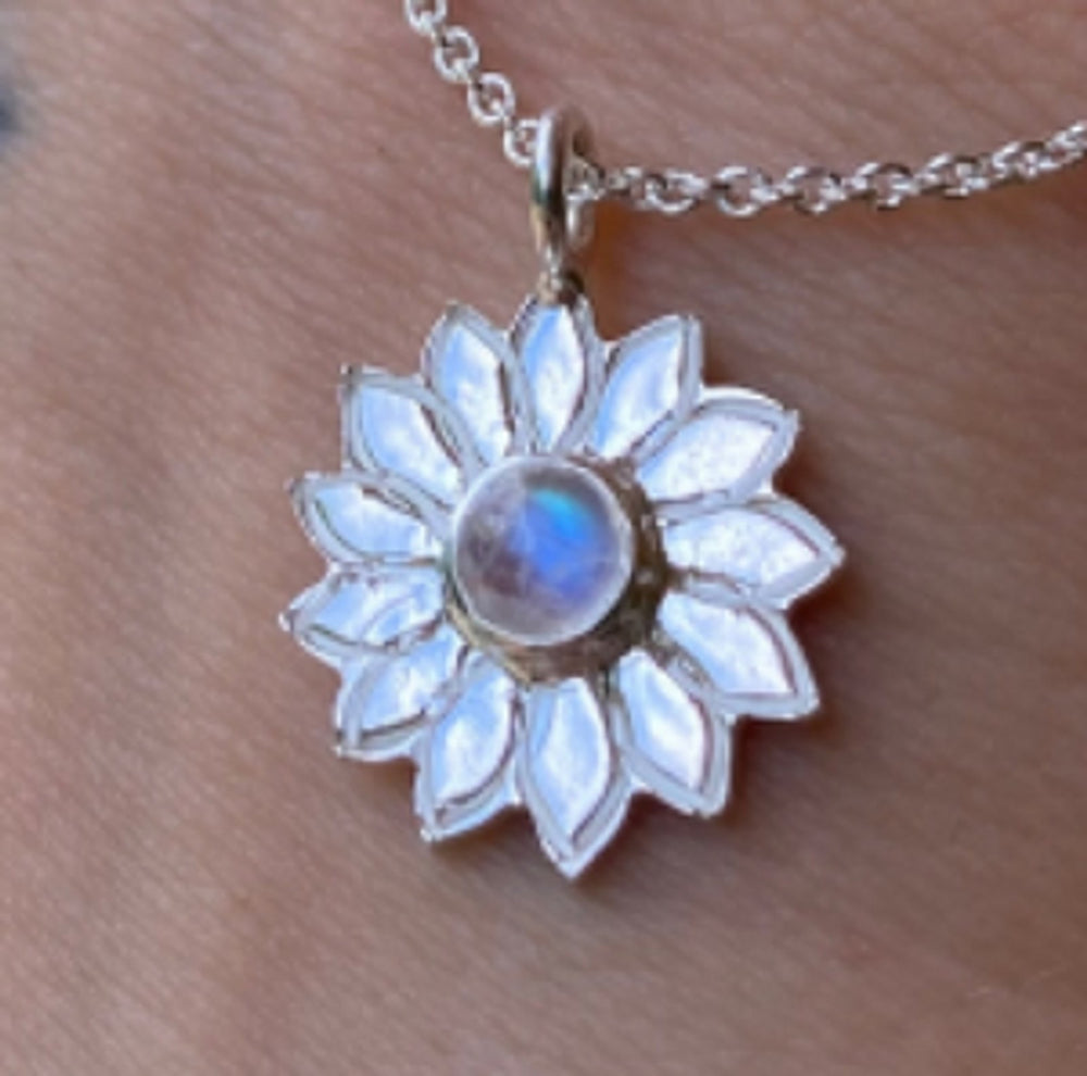 Sterling Silver Moonstone-Look Stone Daisy Necklace